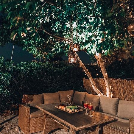 Villa Aspasia With Private Jacuzzi - Oasis Resort コキノス・ピルゴス エクステリア 写真