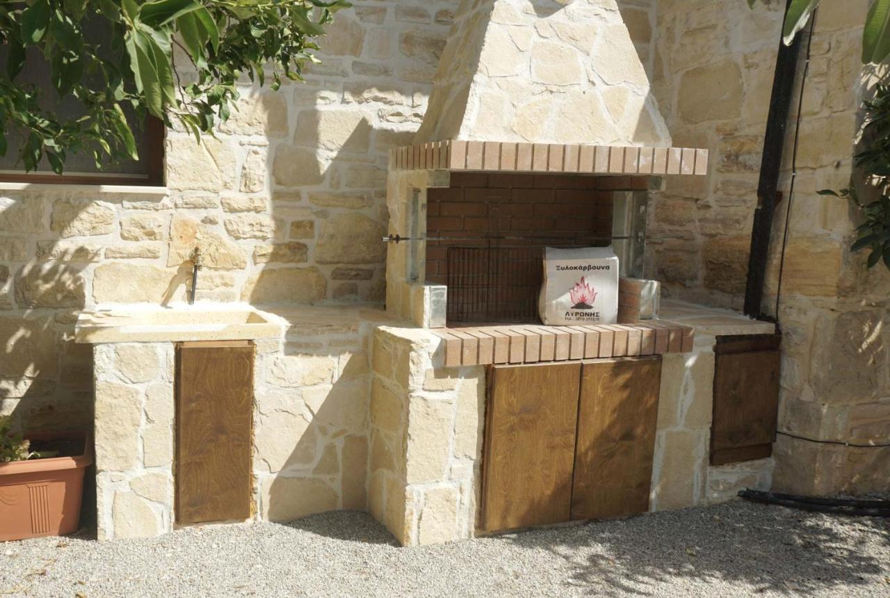 Villa Aspasia With Private Jacuzzi - Oasis Resort コキノス・ピルゴス エクステリア 写真