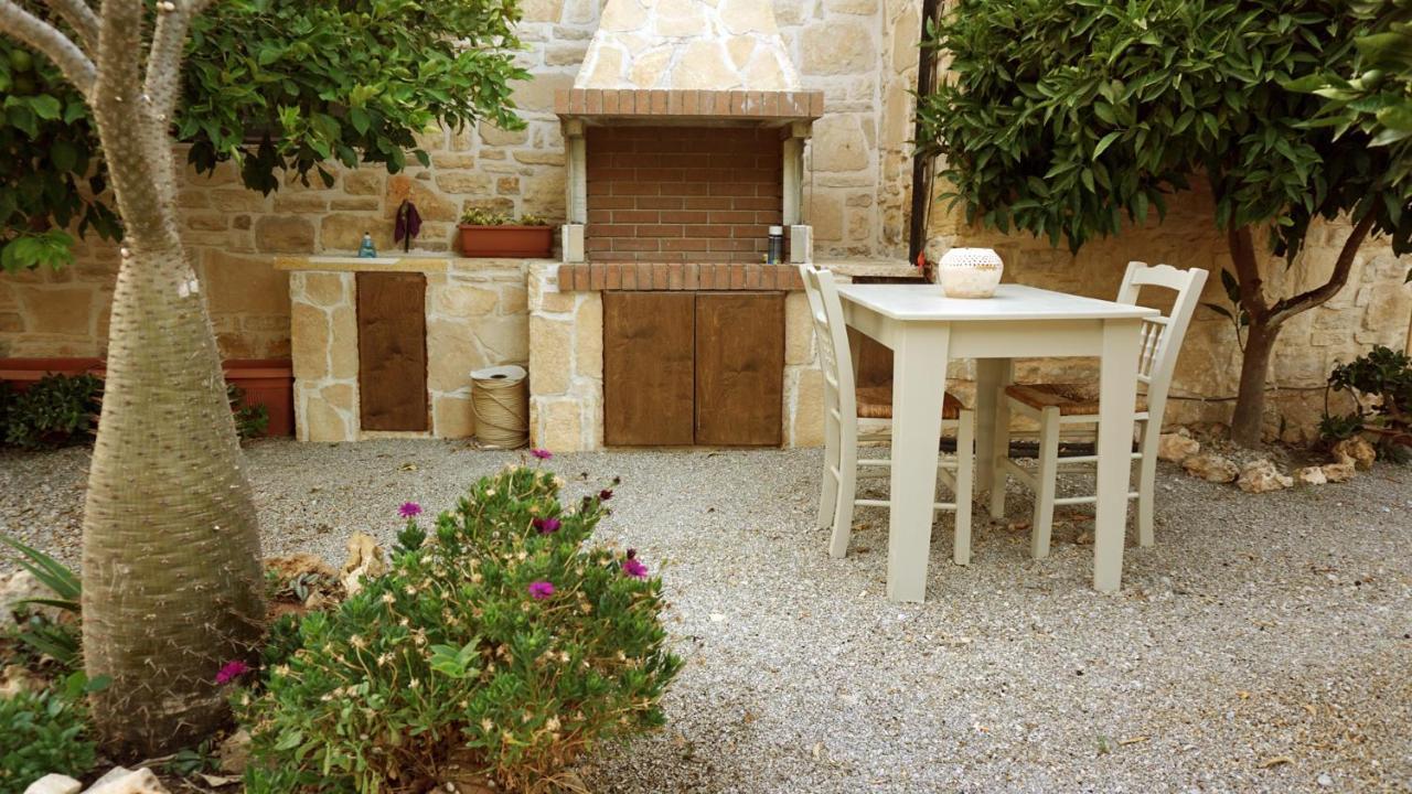 Villa Aspasia With Private Jacuzzi - Oasis Resort コキノス・ピルゴス エクステリア 写真
