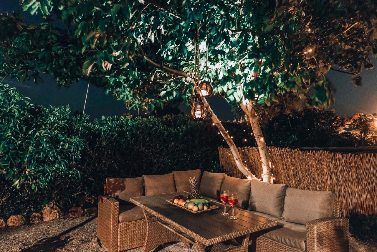 Villa Aspasia With Private Jacuzzi - Oasis Resort コキノス・ピルゴス エクステリア 写真