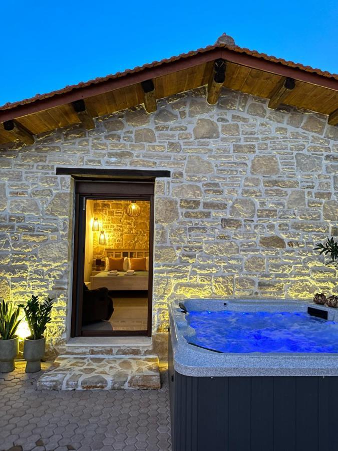 Villa Aspasia With Private Jacuzzi - Oasis Resort コキノス・ピルゴス エクステリア 写真