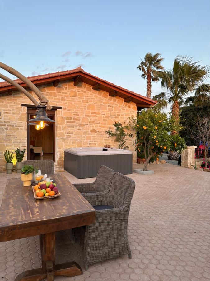 Villa Aspasia With Private Jacuzzi - Oasis Resort コキノス・ピルゴス エクステリア 写真