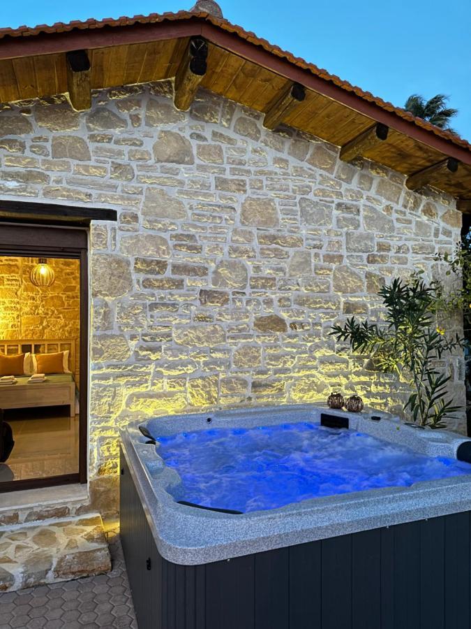 Villa Aspasia With Private Jacuzzi - Oasis Resort コキノス・ピルゴス エクステリア 写真