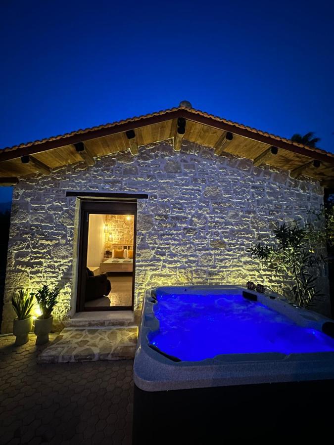 Villa Aspasia With Private Jacuzzi - Oasis Resort コキノス・ピルゴス エクステリア 写真